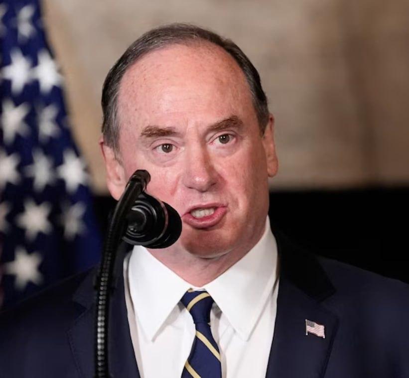 国防部长赫格塞斯解雇了海军部长费兰，原因不明。费兰毫无军事经验，是特朗普的大金主