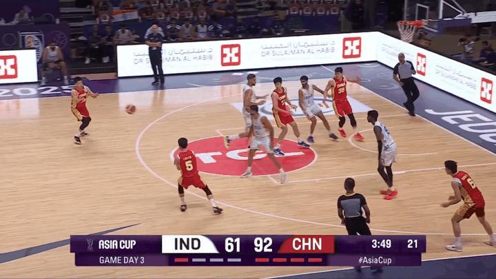 中国男篮vs印度男篮 雷蒙重返国家队的第一个正式比赛得分，留个念，这个情绪价值在
