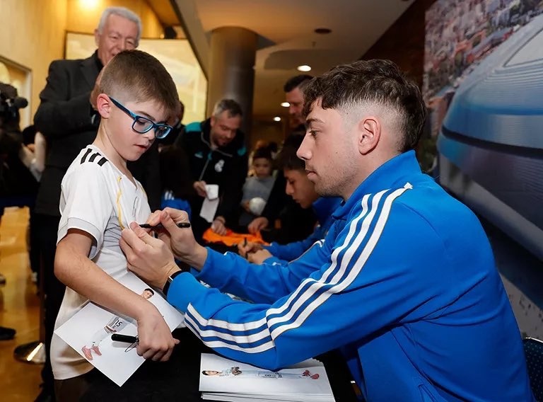 皇马 今日球迷见面会由居莱尔和巴尔韦德出席🤍 