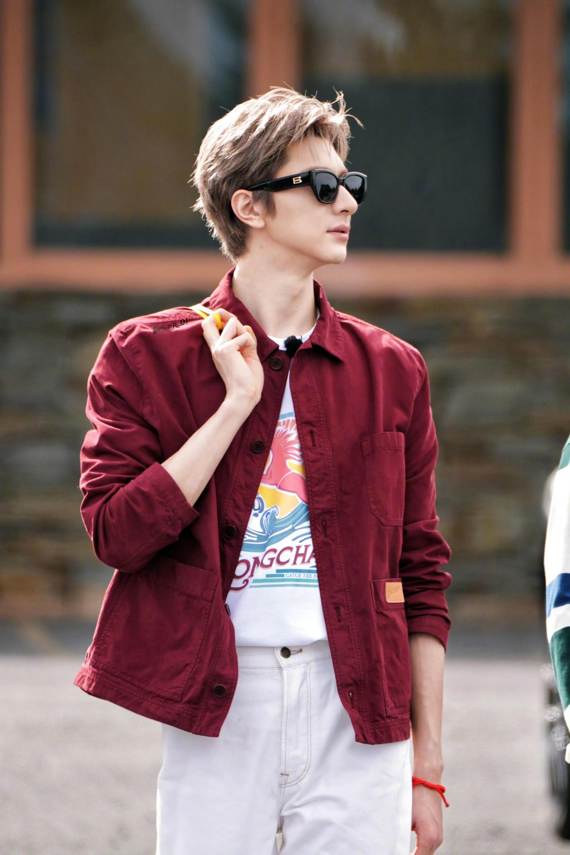 林一地球超新鲜林一地球超新鲜新发色路透 地球超新鲜路透来啦！新发色帅到没天理了！