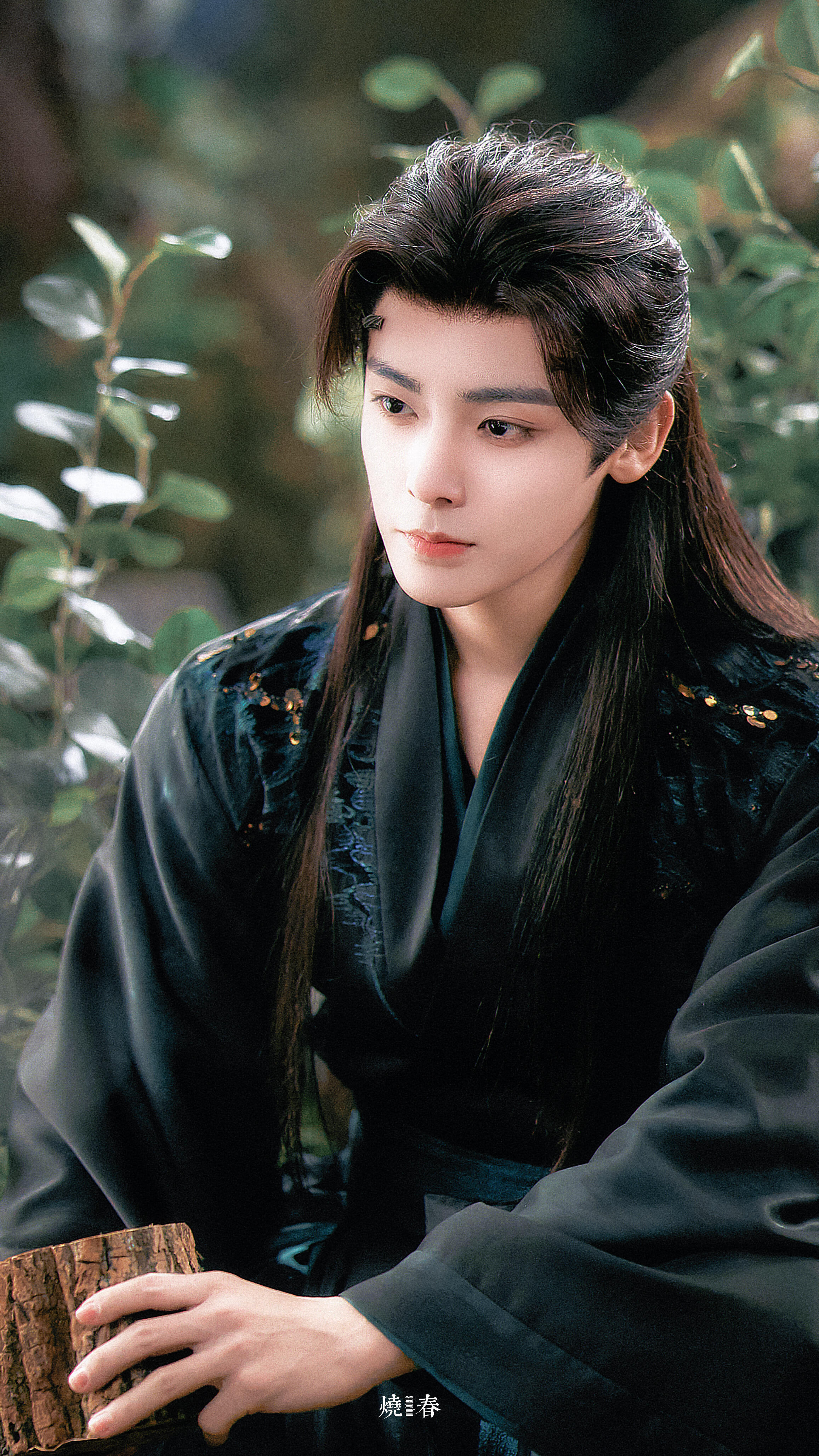 红烨霸气护妻 红烨嘴上不认心里疼，妖君护妻气场爆棚！惩妖放狠话，转身搂她就走，超