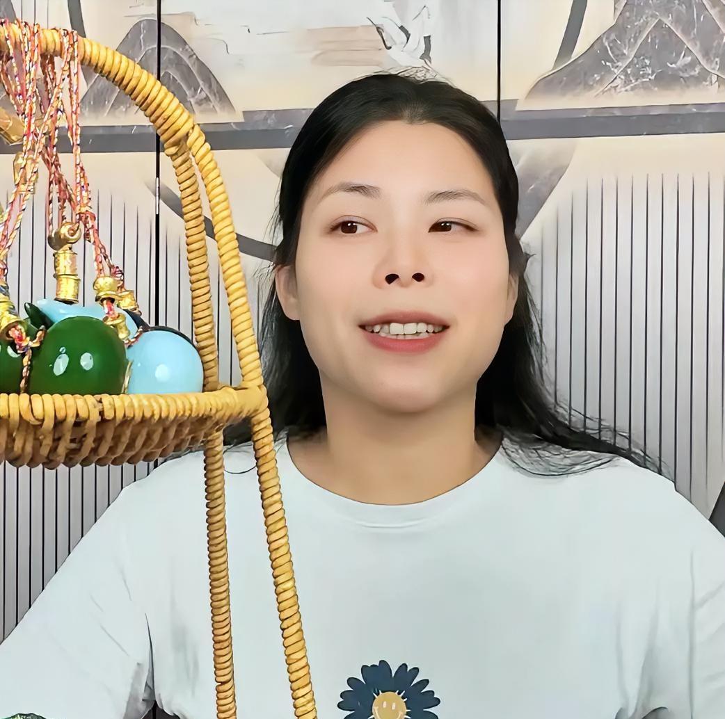 “每个人心里都有不可退让的红线”，姚家妞妞的这番话，道出了无数人的心声。

外界