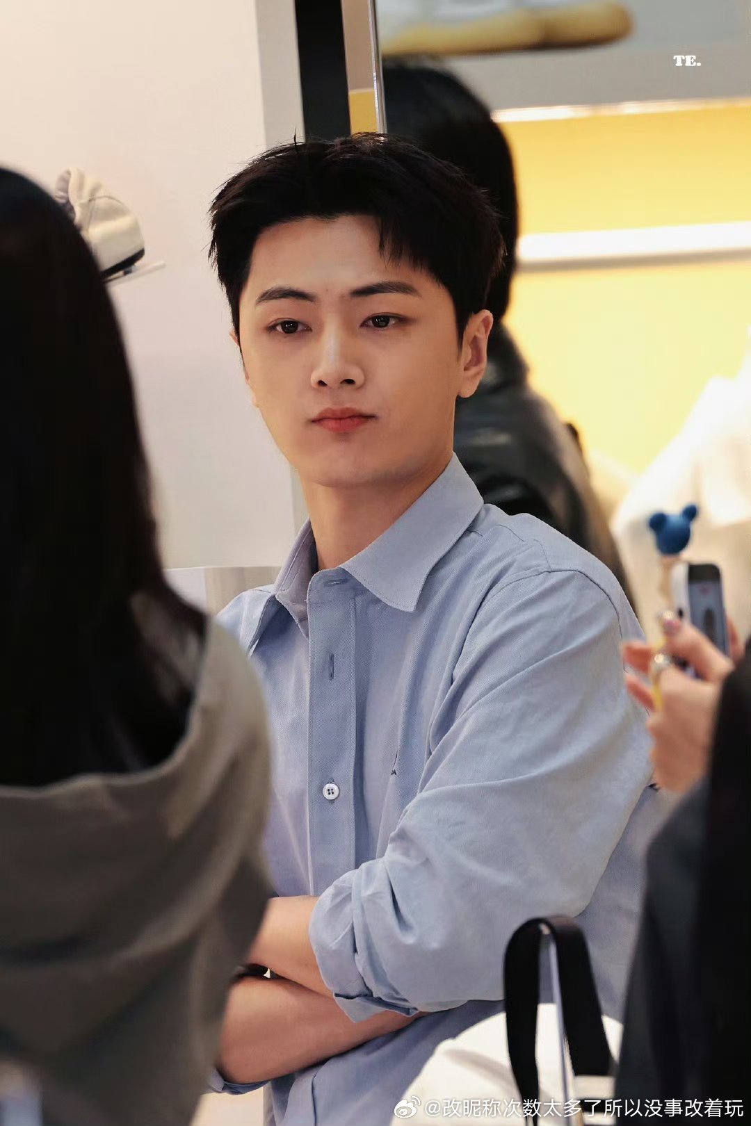 哪兒來的貨也太像低配余少群 