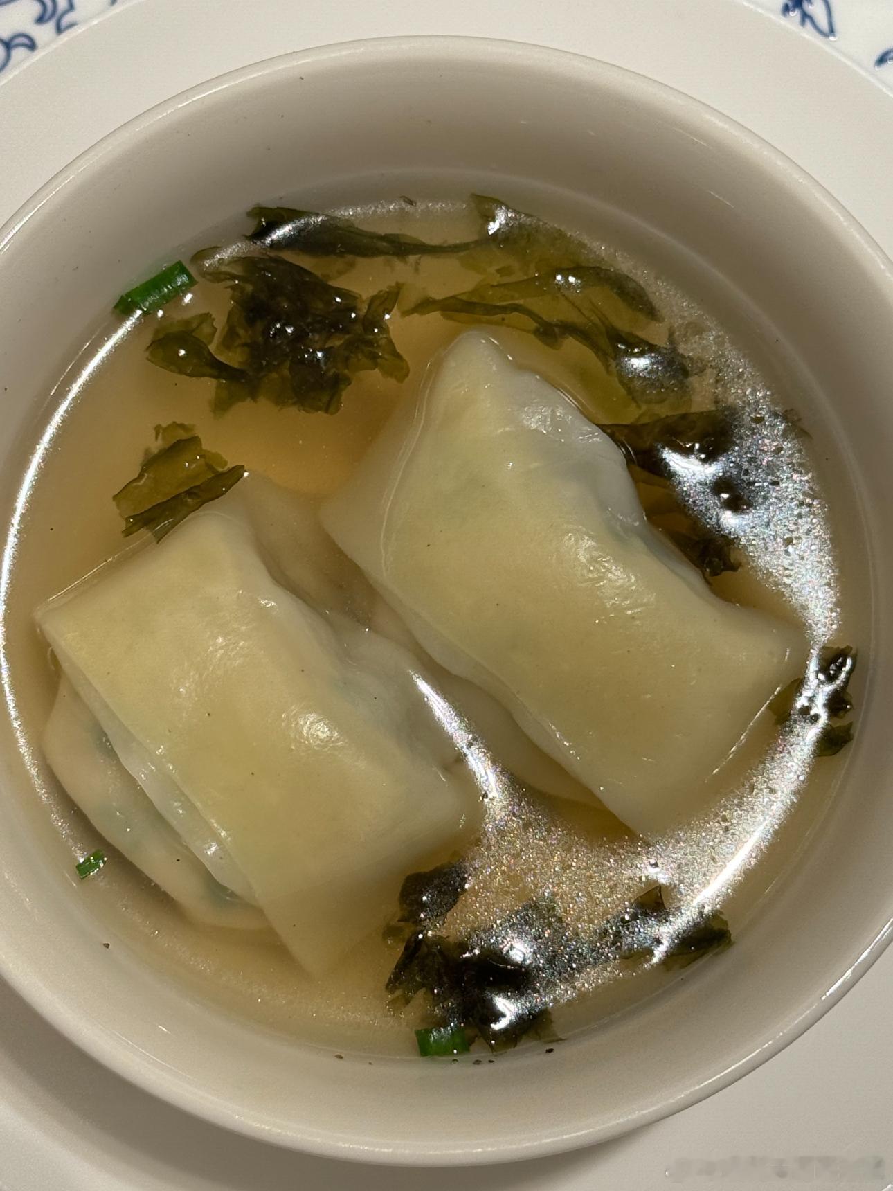 生活手记放下一段感情，并非我去过往，而是与回忆和解。那些曾照亮彼此的瞬间，不会因