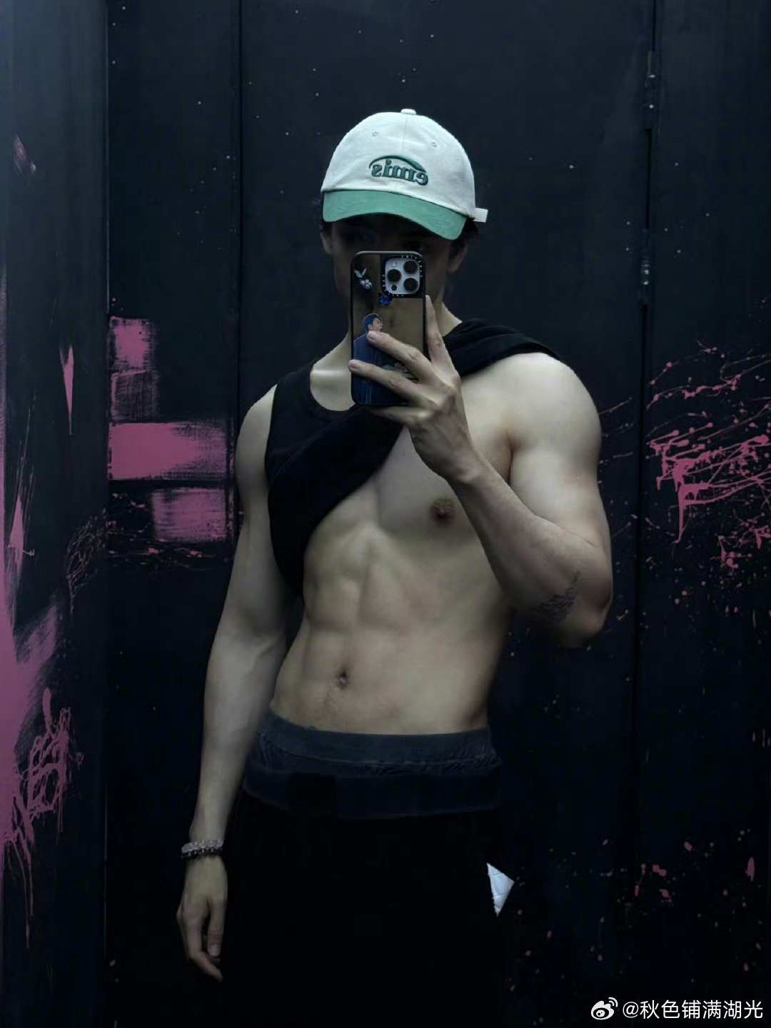 曾舜晞秀腹肌新剧播的好，曾舜晞直接秀腹肌了 