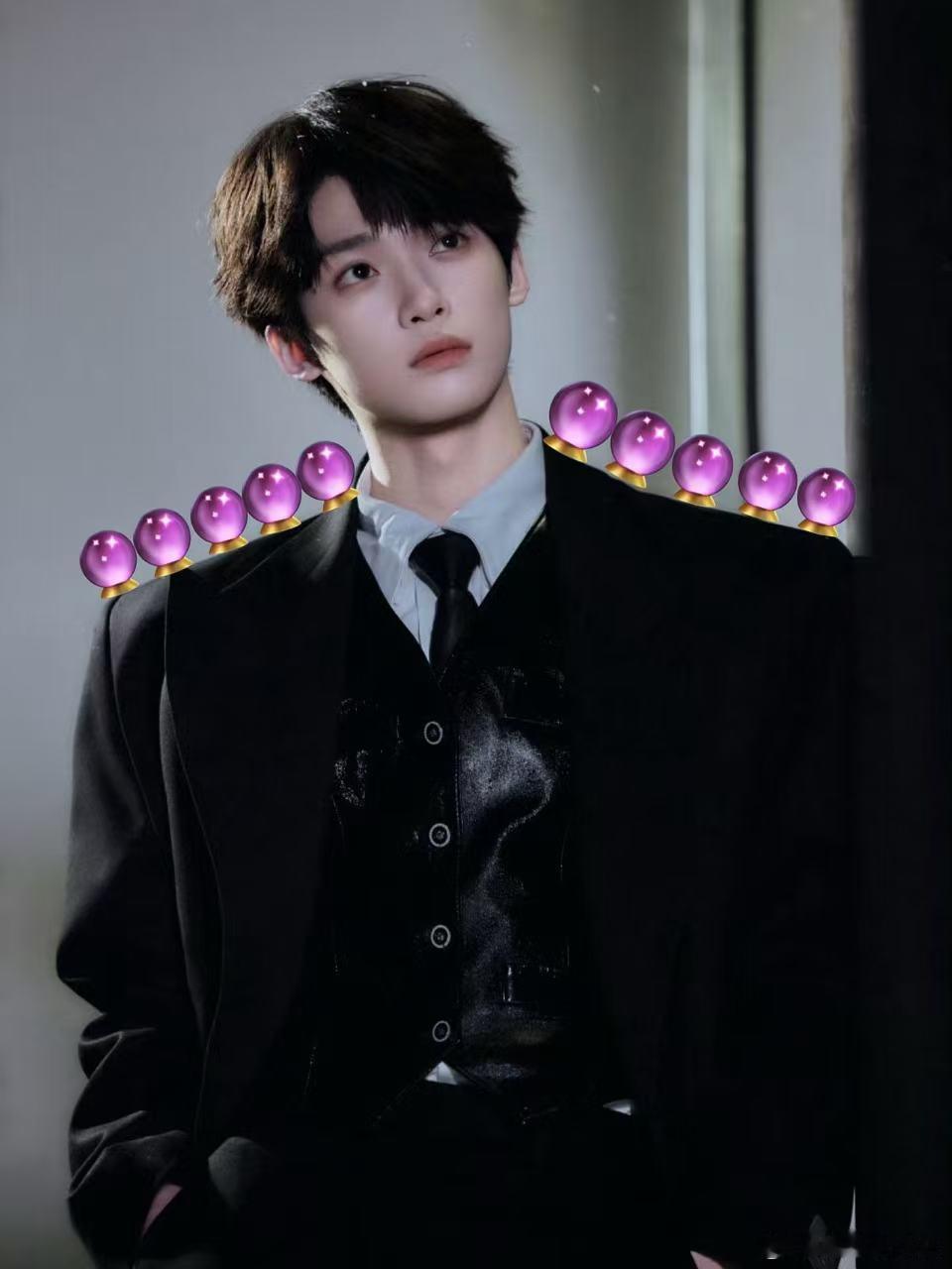 🔮梓渝未来可期🔮新人演员梓渝 日落跌进昭昭星野，人间忽晚，山河入秋，而你，走