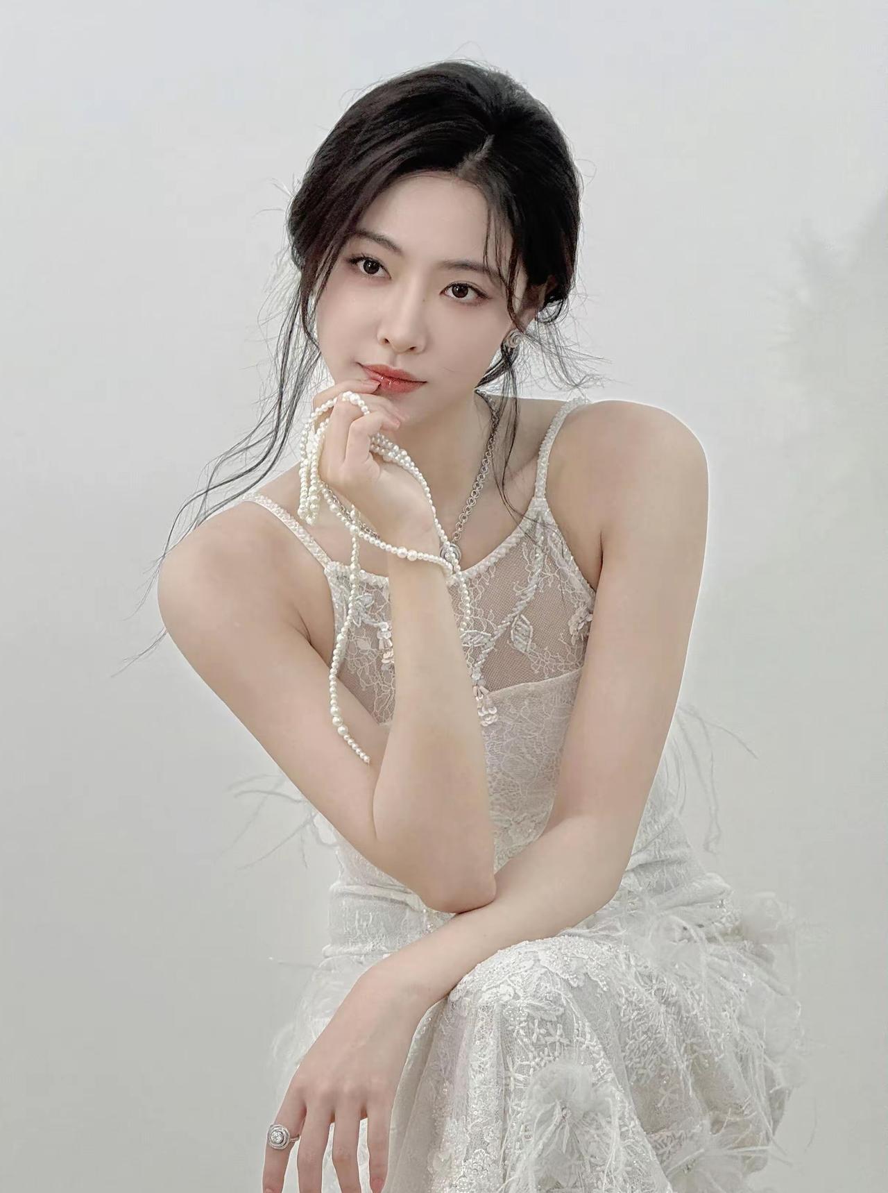 一怀疏雨黄昏晚，三寸光阴飞落花。