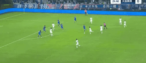 脸都不要了！0-2，上海申花主场落后大连英博。
中超联赛第28轮，上海申花主场迎