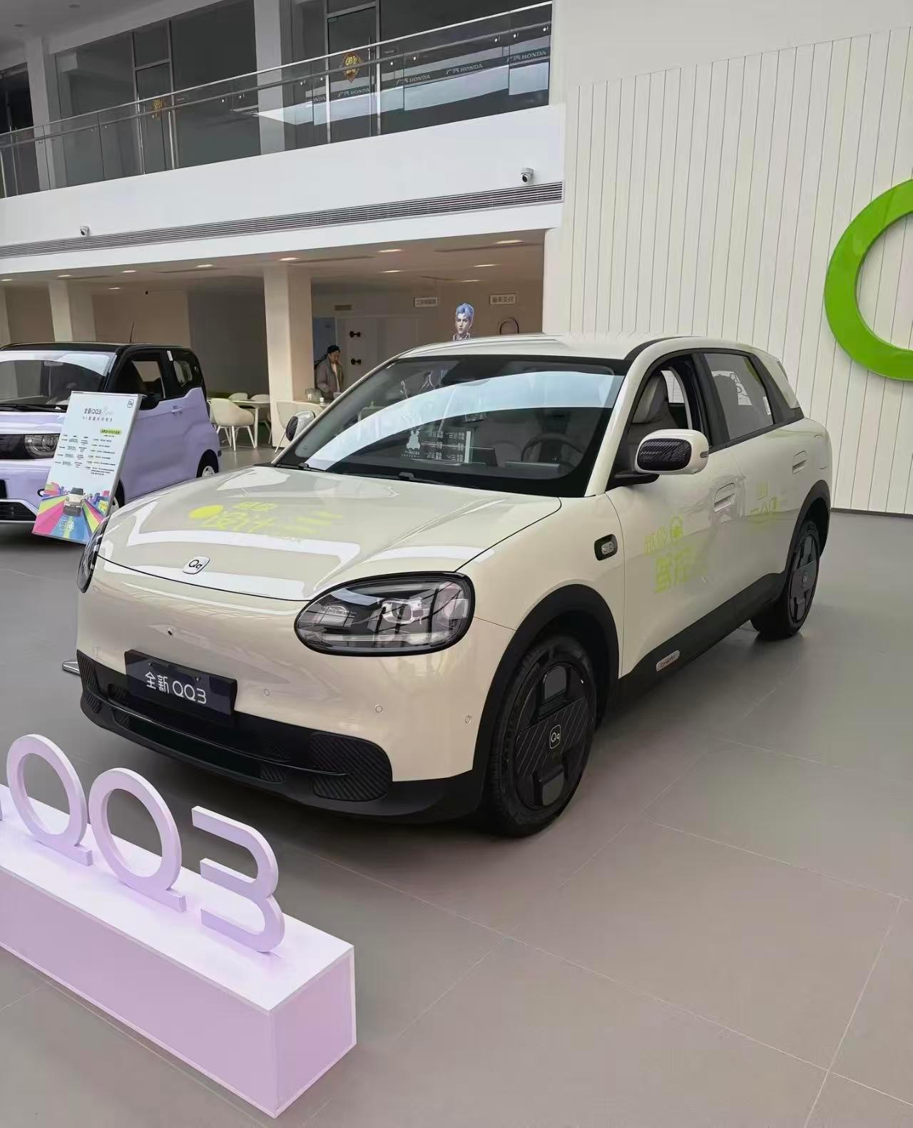 最高车速能到100公里/小时，城市环路和快速路开着也不吃力。 