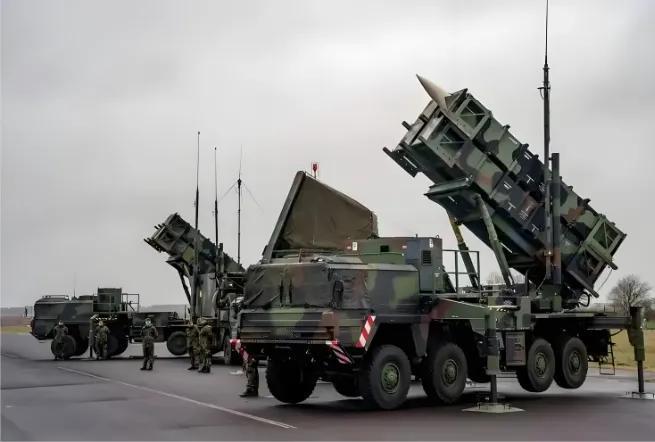 日本做为二战战败国与美国“勾肩搭背”，已经好多年！做二战战胜国的中国也同样应有对