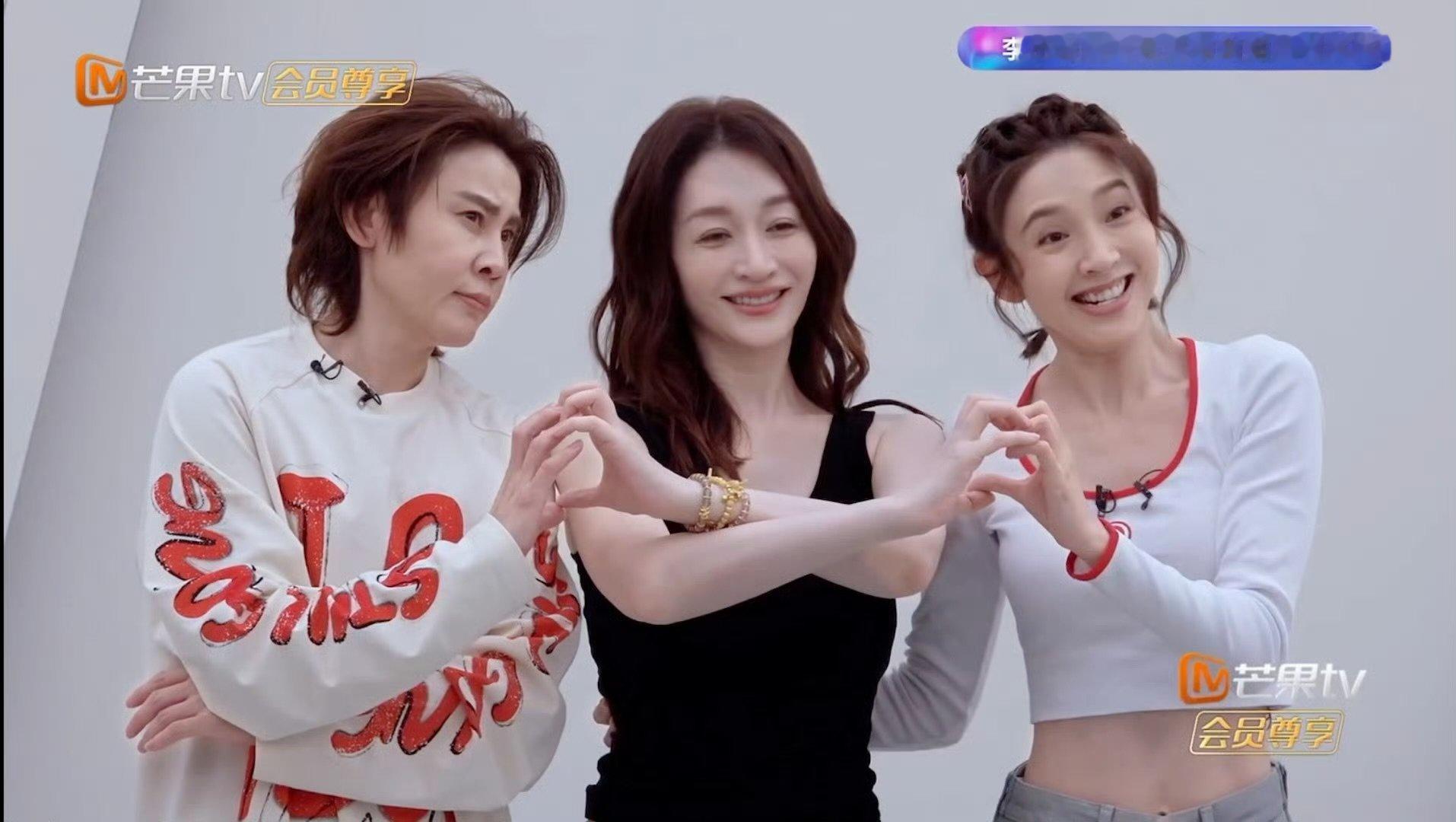 李小冉李小冉肉眼可见的越来越累乘风2026明明那么温柔优雅，却被训练累到眼神都疲