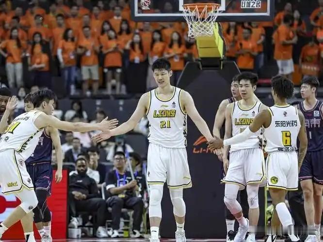 🔥 最炸裂：48分孤胆逆转：俱乐部杯1/4决赛，广厦残阵迎战吉林。外援塔克狂砍