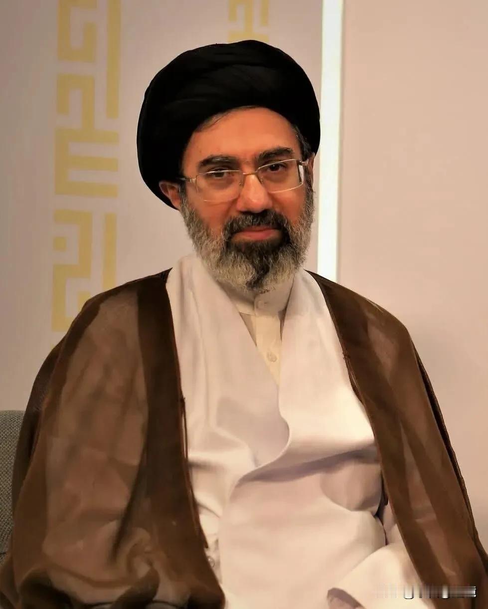 伊朗传来消息！
  2026年4月18日，伊朗最高领袖穆杰塔巴·哈梅内伊在建军节