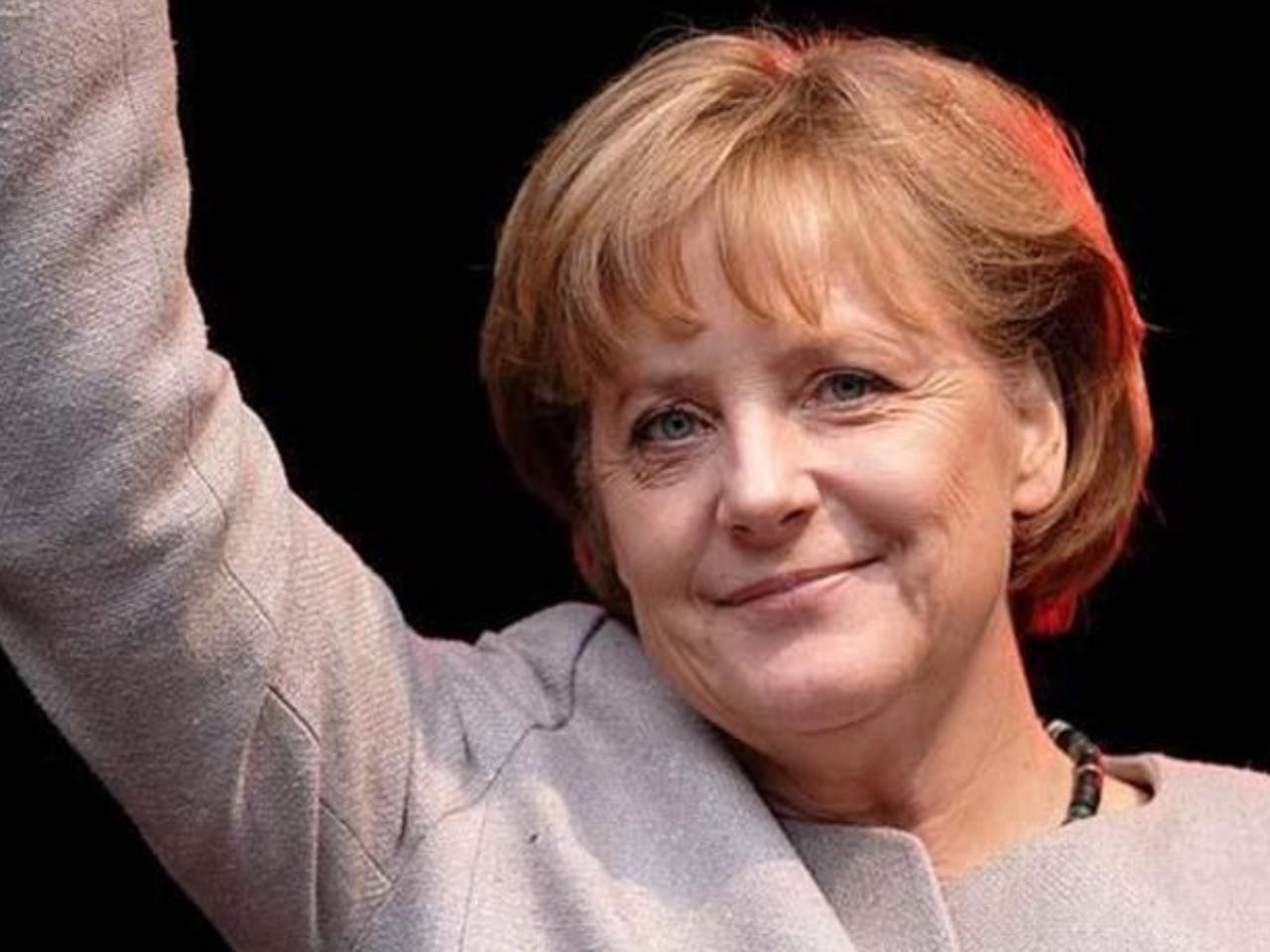 魏德尔质问默克尔：“毁掉德国的人，没有资格谈论德国的未来！”


当地时间 3 