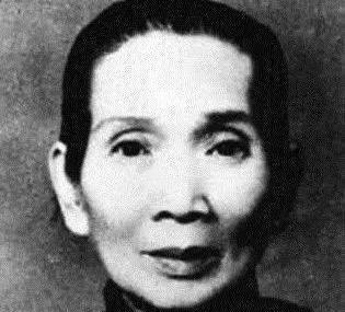 1945年，香港女侠方姑被叛徒出卖，眼看来不及逃跑，她竟假扮成乞丐主动靠近日军，