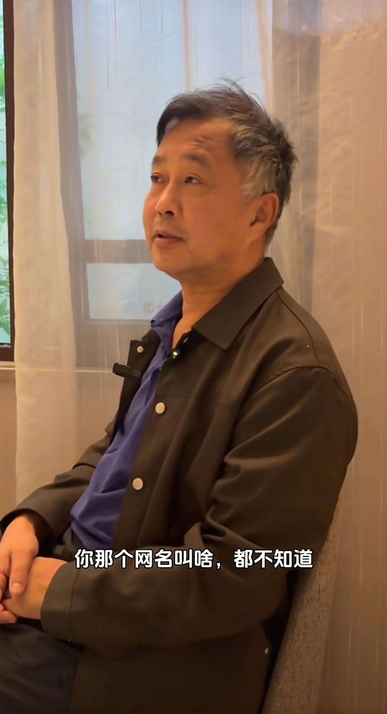 沈巍表示，他将网名从“晚秋”改成“暮春”，是受这几个人的影响。张金卫说他“嫩”，