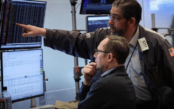 中东局势剧烈升温，美股期货持续走弱，道指初段跌600点，低见48377点，其后跌