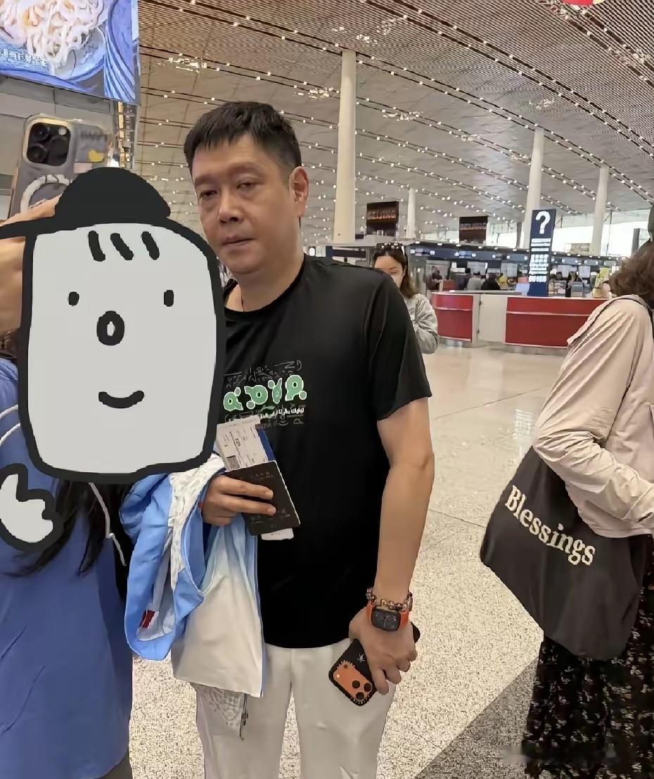 真的被邱贻可狠狠戳到软肋！
大赛官方名额卡死，他压根不在持证名单里，进不去场馆、