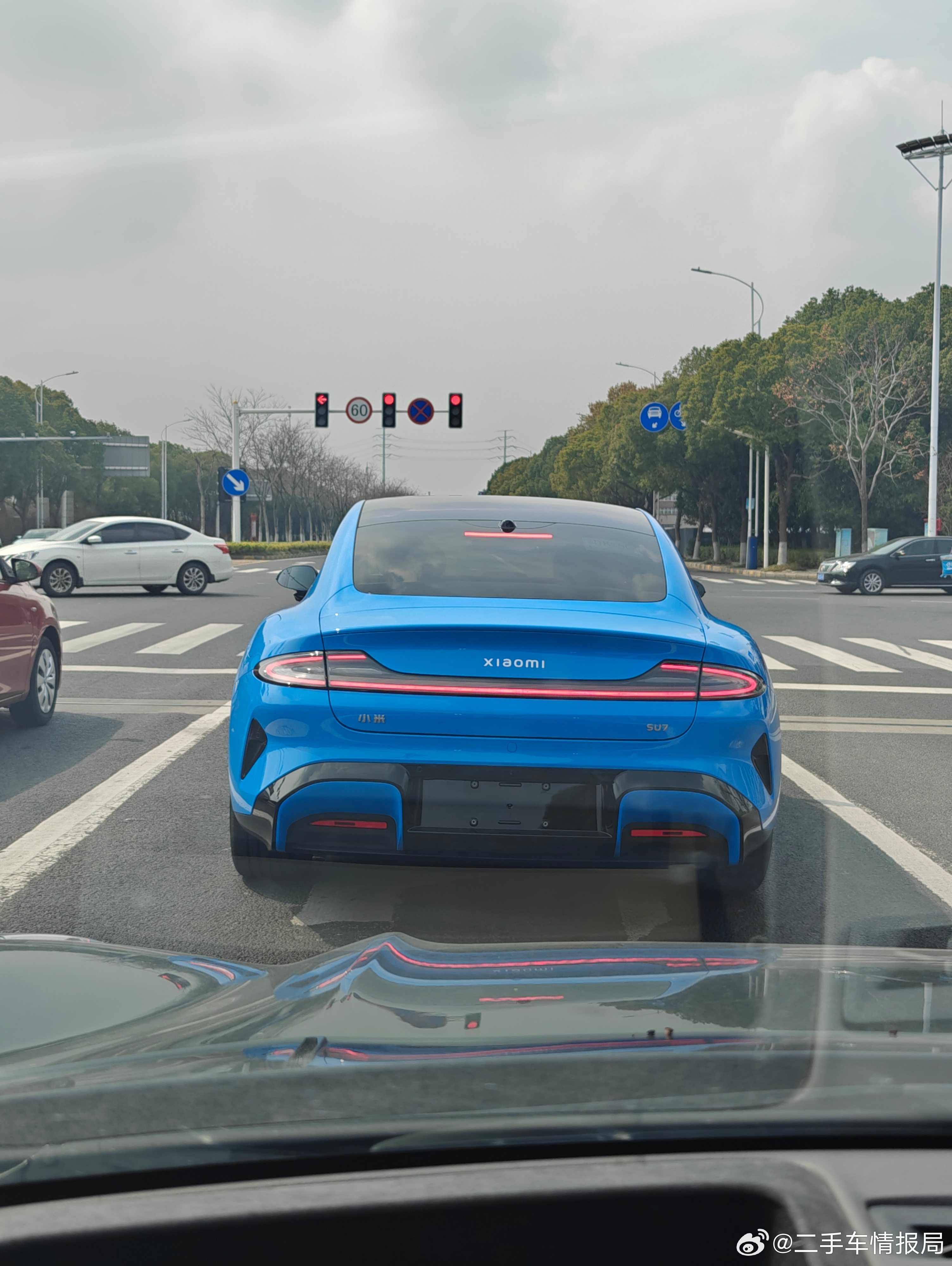 好快啊，都上路了新颜色有点像玛莎拉蒂的蓝油漆质感挺好的