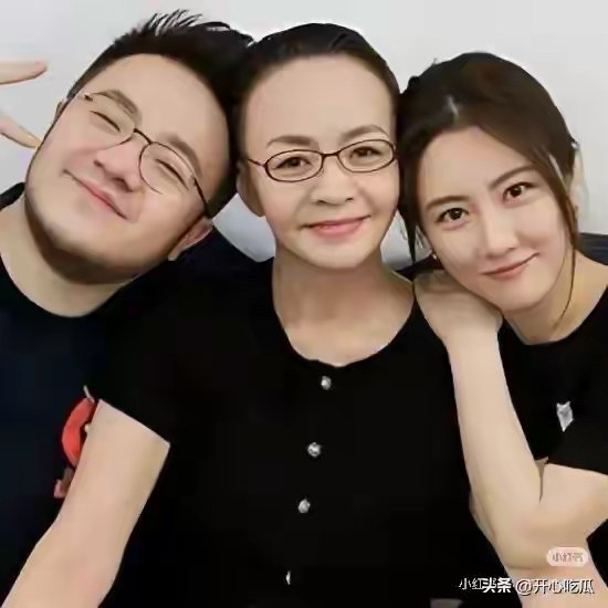 宋丹丹66大寿！亿元豪宅里全是鲜花气球，两个孙子陪着她，很幸福 ​​​
