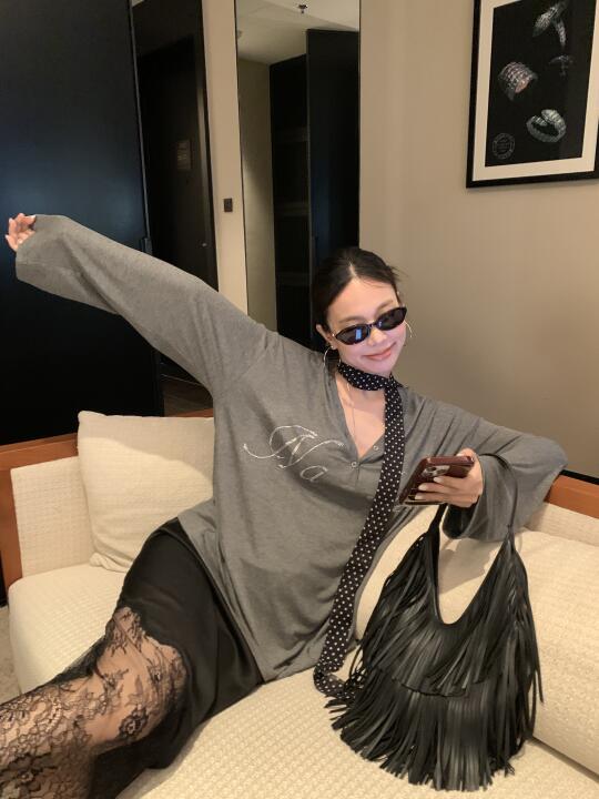 伸个懒腰唤醒周一🤍🖤