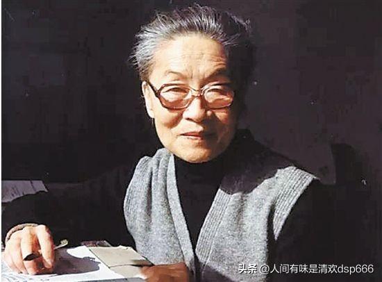 杨绛先生的这句话，真的人间清醒又格外治愈。
 
好的婚姻，从来不是一味的捆绑迁就