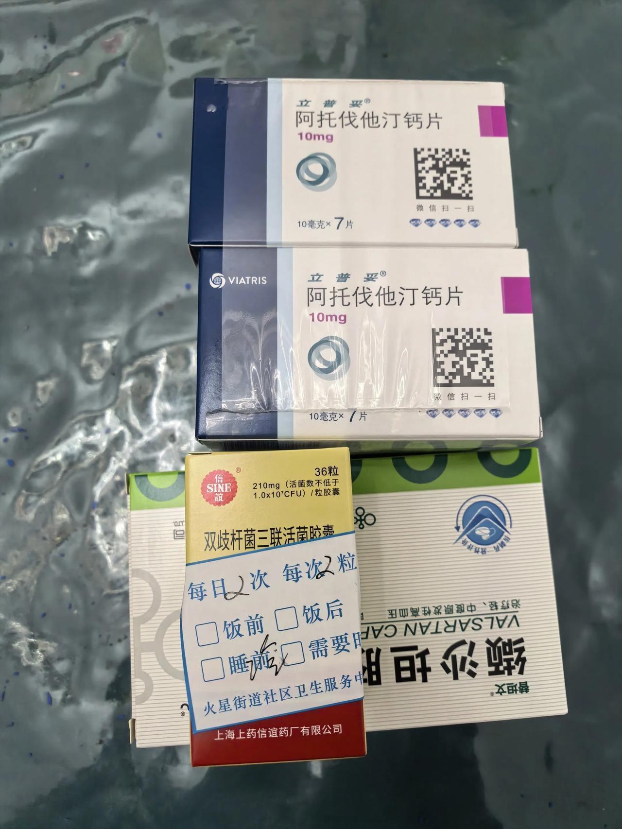 我患高血脂好些年了，降脂药也吃了几年。前几日，女儿告诉我，我吃的是仿制药，最好吃