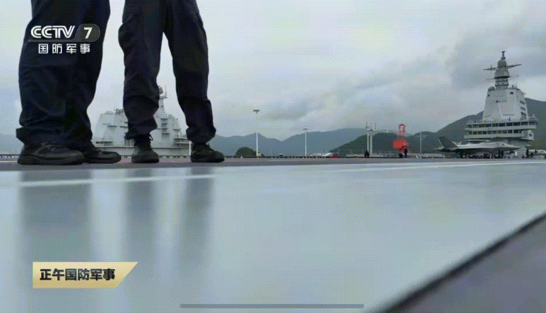 200公里瞬间刹停，完美动图，这是科幻片中的曲速飞行技术，难怪这么熟悉！[大笑]