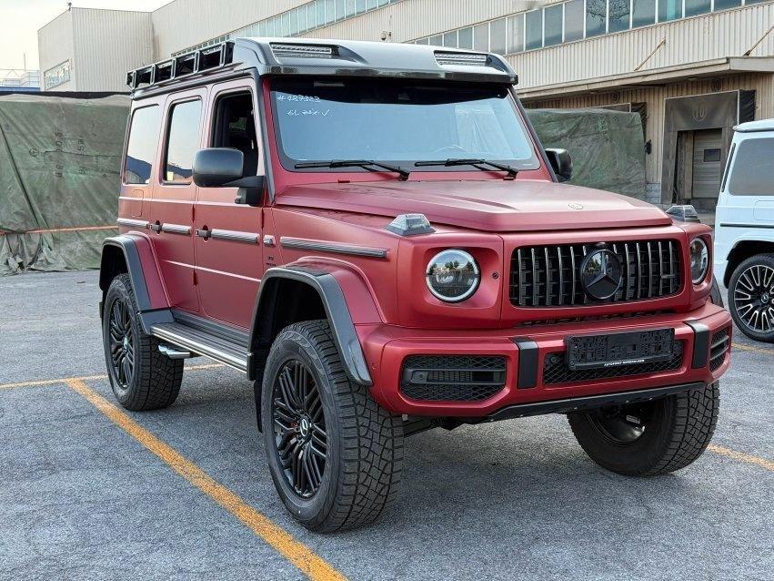 现在奔驰4平方的价格最低裸车价已经320+了[泪奔][泪奔][泪奔]  ​​​