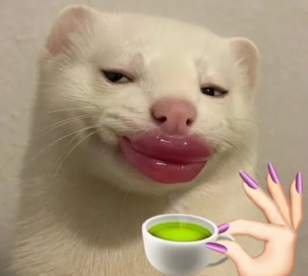 最近黄金价格暴跌，有些人开始蠢蠢欲动，提前购置金饰当嫁妆。但我觉得还能再等等，金