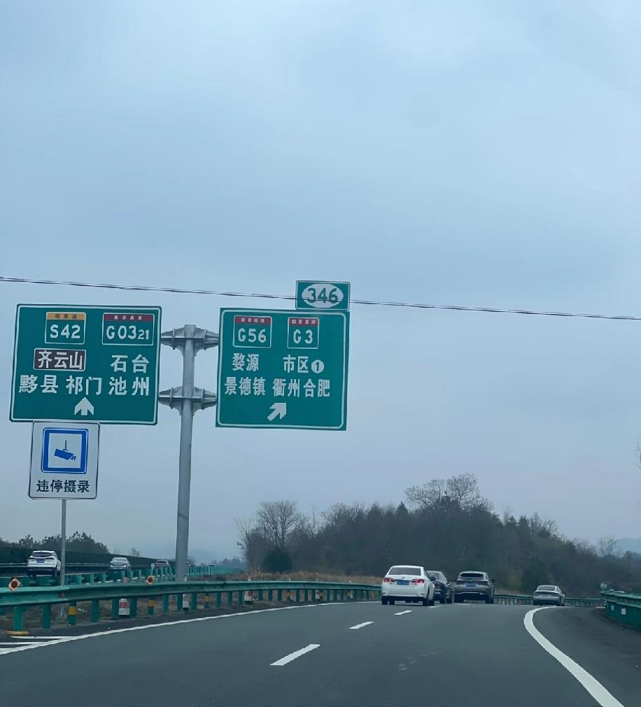 大年初一高速上放眼望去，全是江浙沪牌照的车，真的太好认了。感觉这边的人好像都不爱