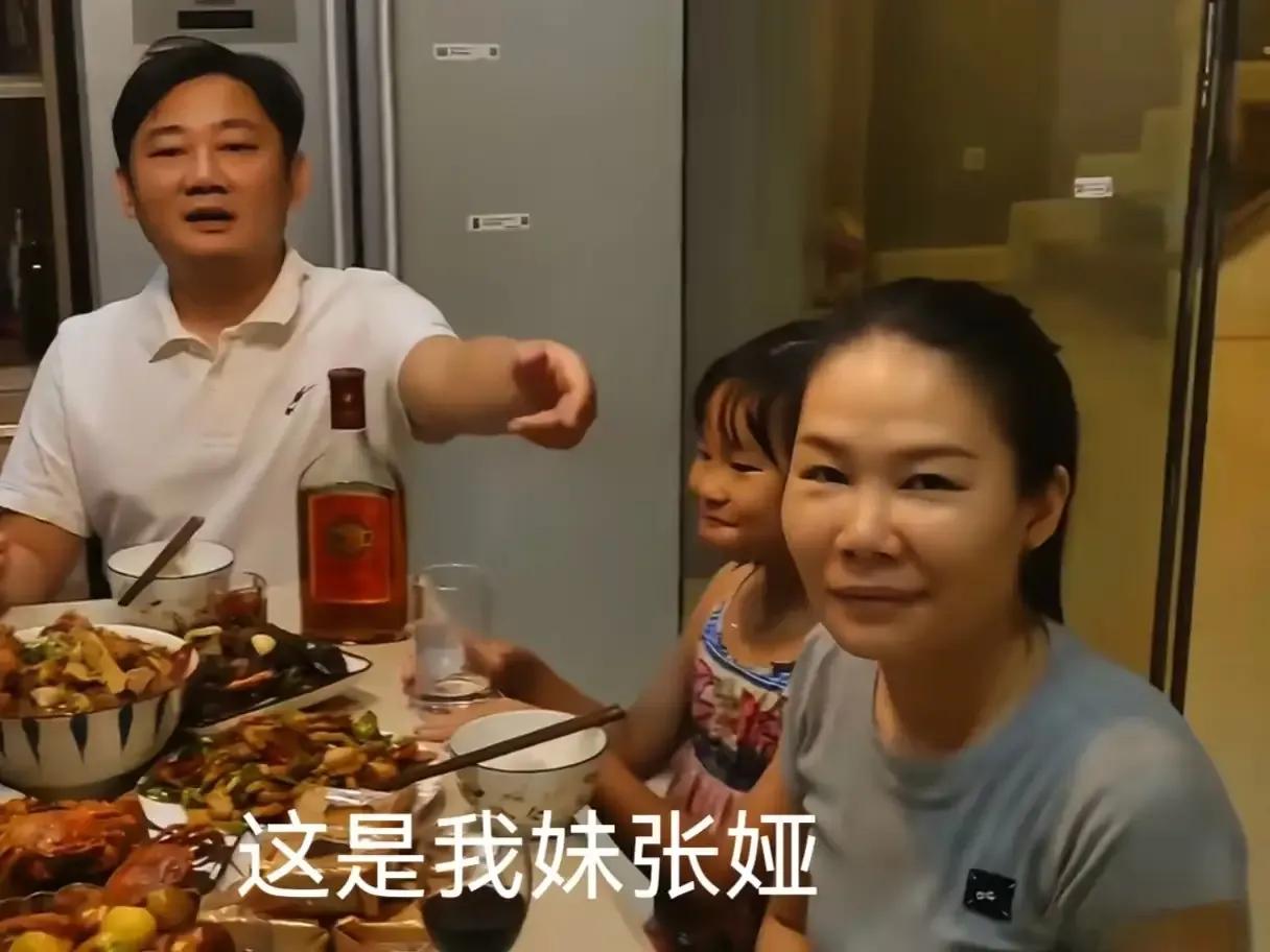 张雪成功路上的两个女人，一个好媳妇再加一个好妹妹将会越来越好


张雪这一路走来