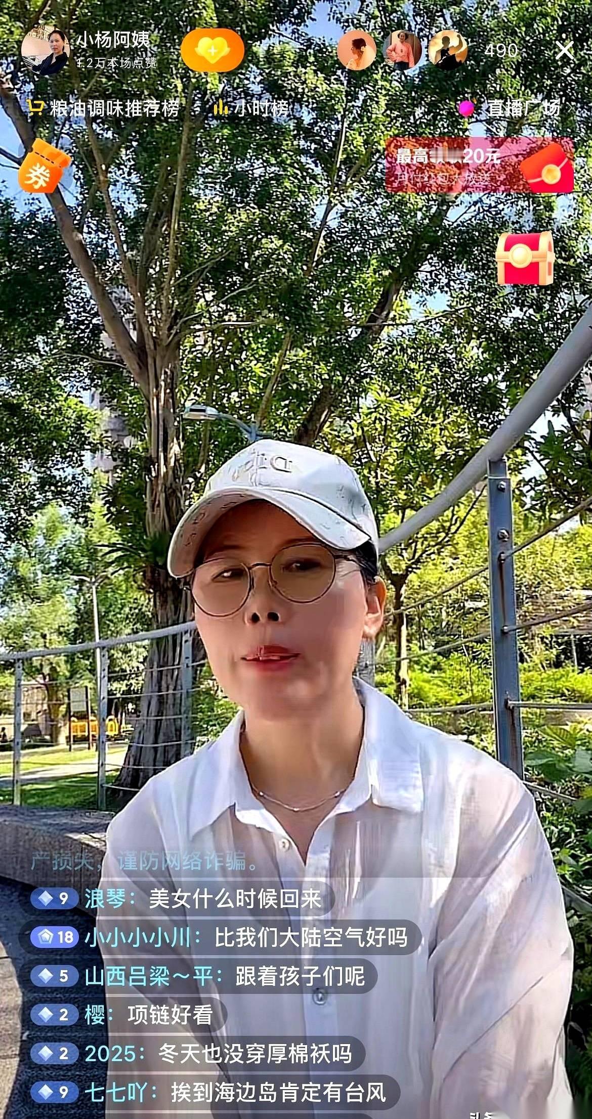 腊月中旬就回去。
小杨阿姨，坐不住了。离过年还有小三个月呢，心已经飞回河南驻马店