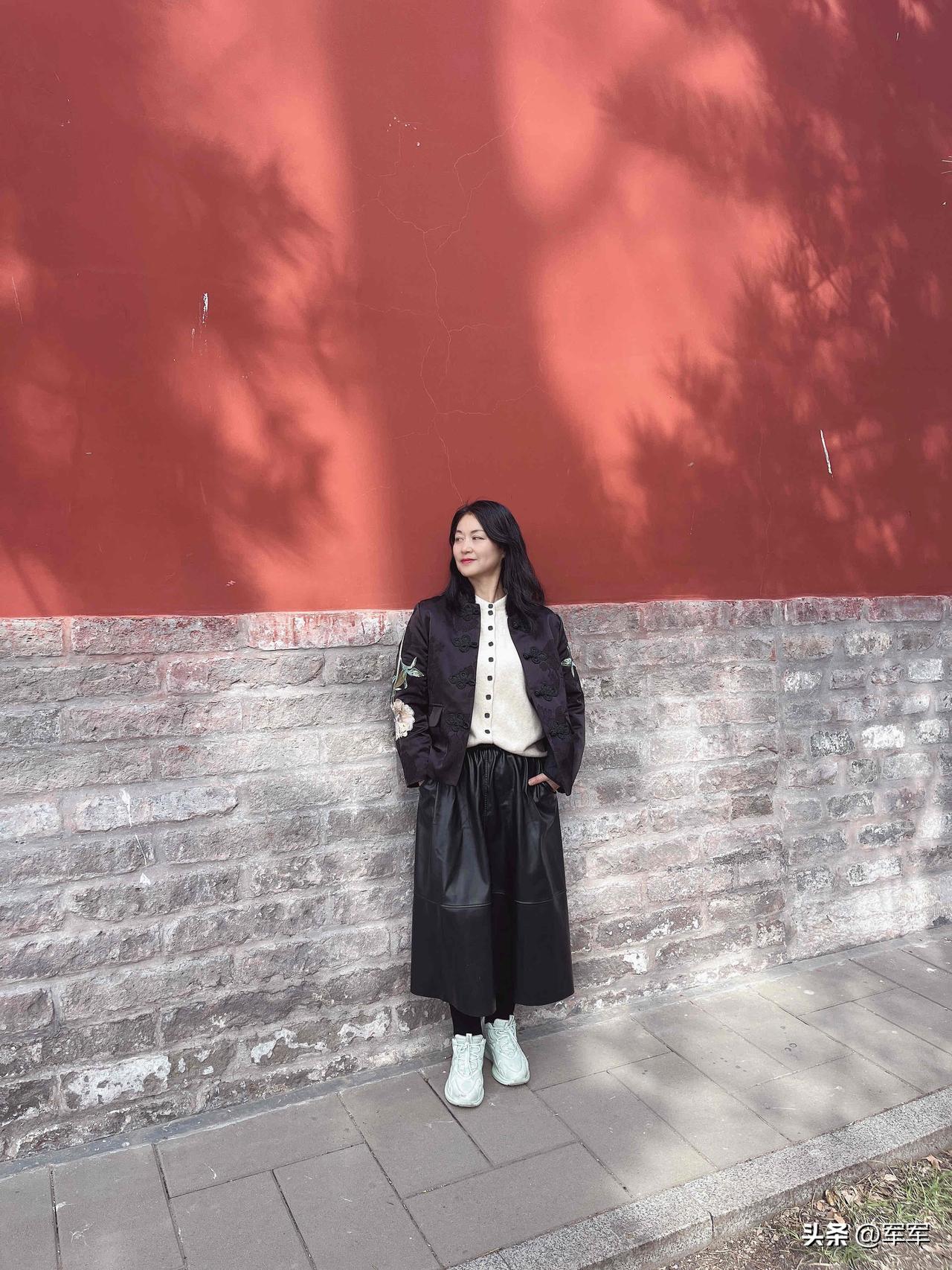 我50多岁了，感觉年龄大了，真的花不了多少钱！

比如现在年轻人特别会享受生活，