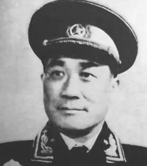 72年张国华突然倒下，刘伯承听闻后捶胸痛哭：都怪我，不该让他去。
 
熟悉开国将
