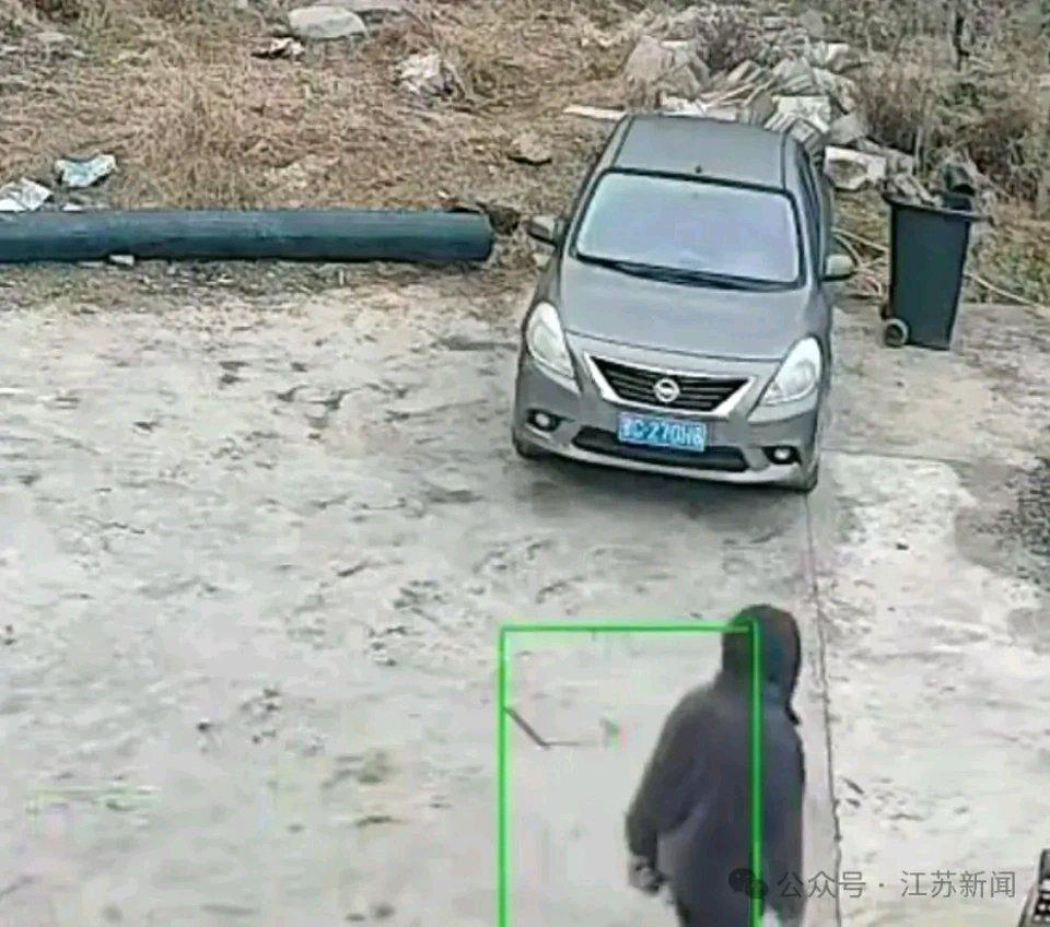 这男子的操作简直让人无语又觉得好笑。连续盗窃后徒步60多公里躲进深山7个月，本以
