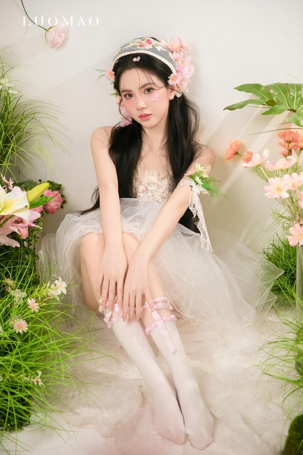 春日来信鲜花写真💐韩系少女的浪漫情书。鲜花纷飞的四月春日🍃 少女与...