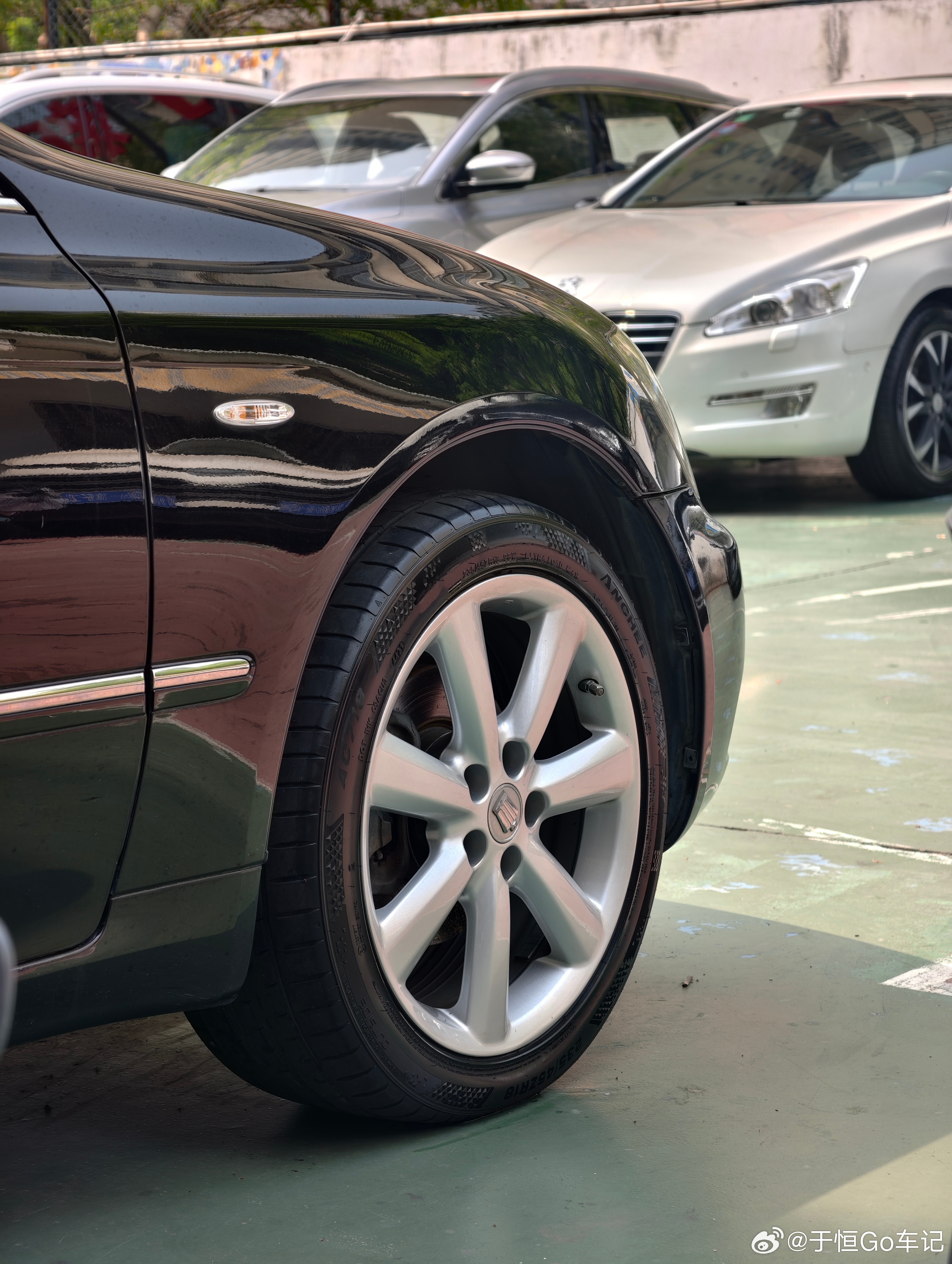 轮胎油一定要上，看起来才会精神就好像我们穿的鞋贵不贵不重要，但是一定要干净 