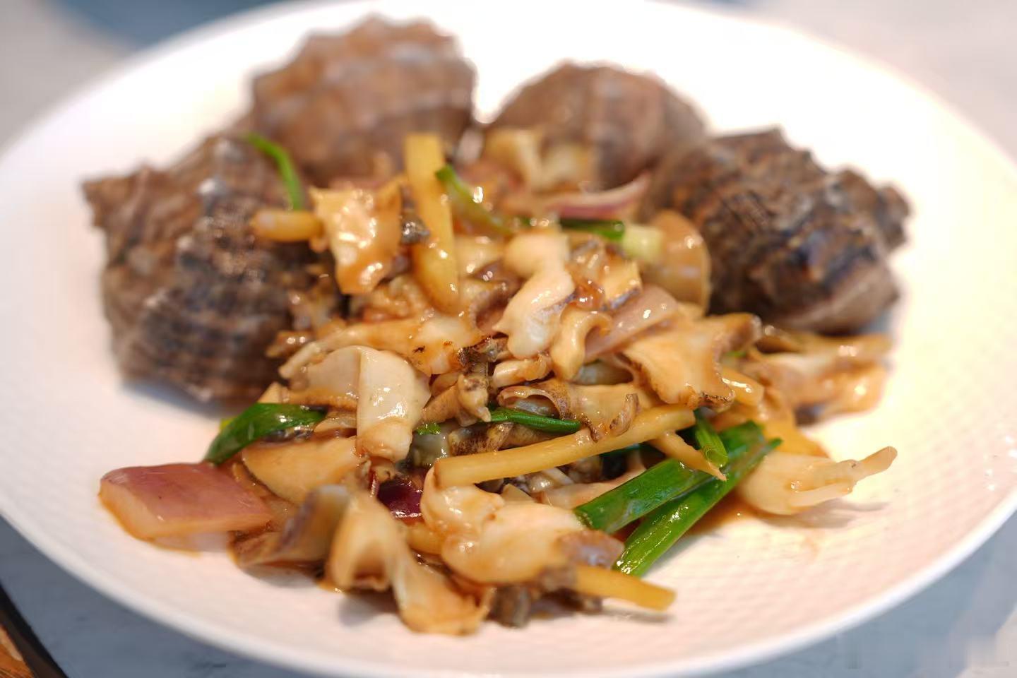 三亚的房子比内地的这波下跌中还是比较坚挺，但这并不意味着以后不会跌很多，无论是免