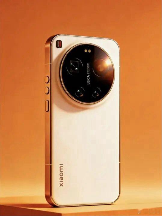 许婶儿直播提问卢总，网传17Ultra不止一款，是不是真的？卢总说，还是留到发布