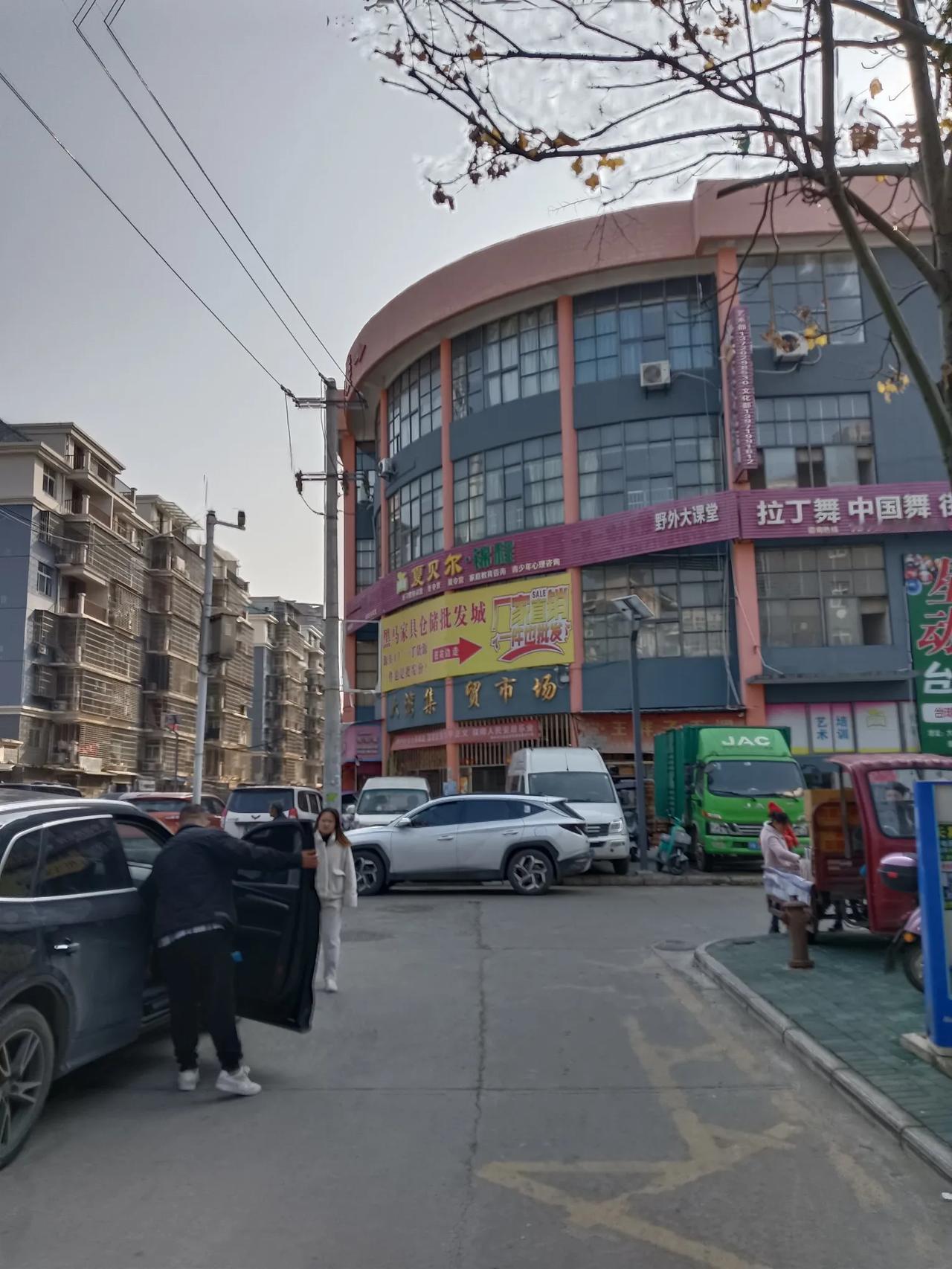 冬日生活打卡季葛店大湾这里大家来过吗？这里还建房真多但外来人也多（如下图1、2）
