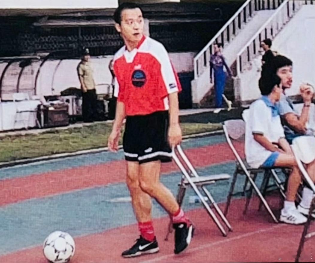 “踢球的摇滚明星们”，窦唯！ 