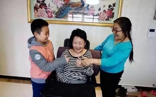 陕西，1女子遭遇重大车祸，成为植物人，婆婆照顾12年不离不弃，谁料，女子醒后，结