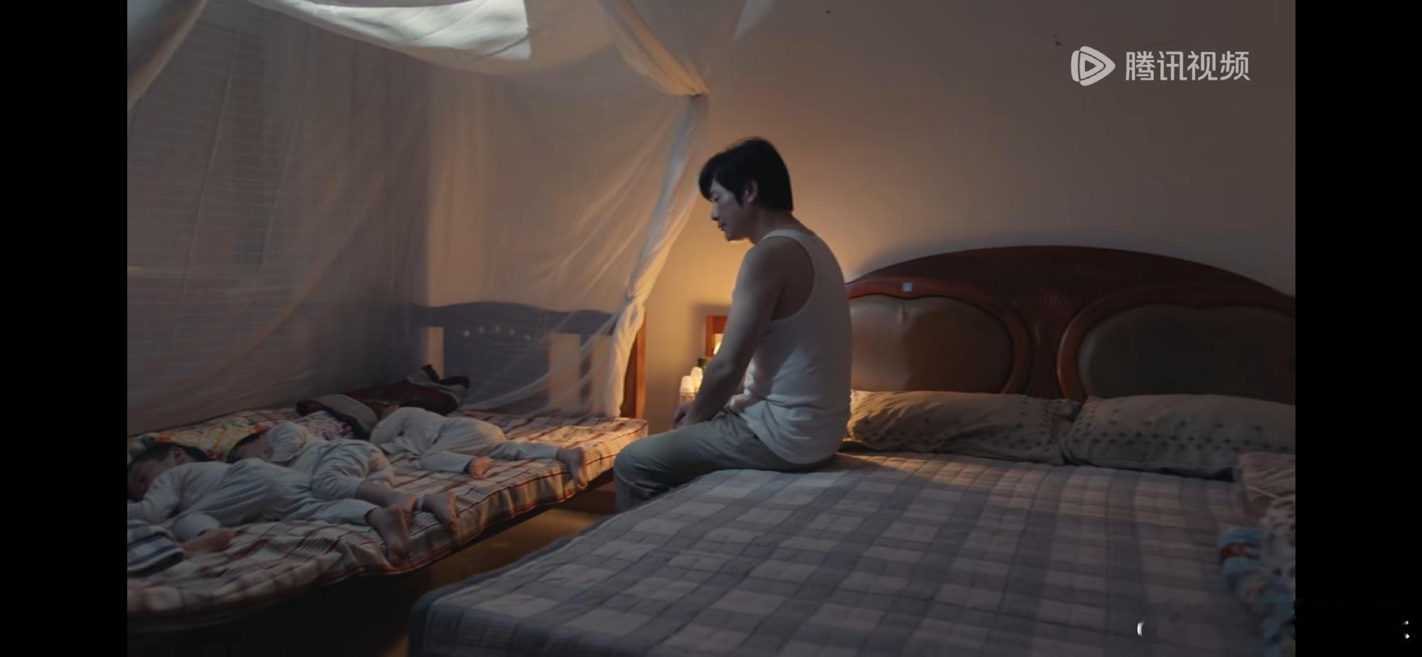 #张颂文是新剧的肾宝#不得不说，张颂文老师的三胞胎儿子真的太可爱了，完全抢镜啊！