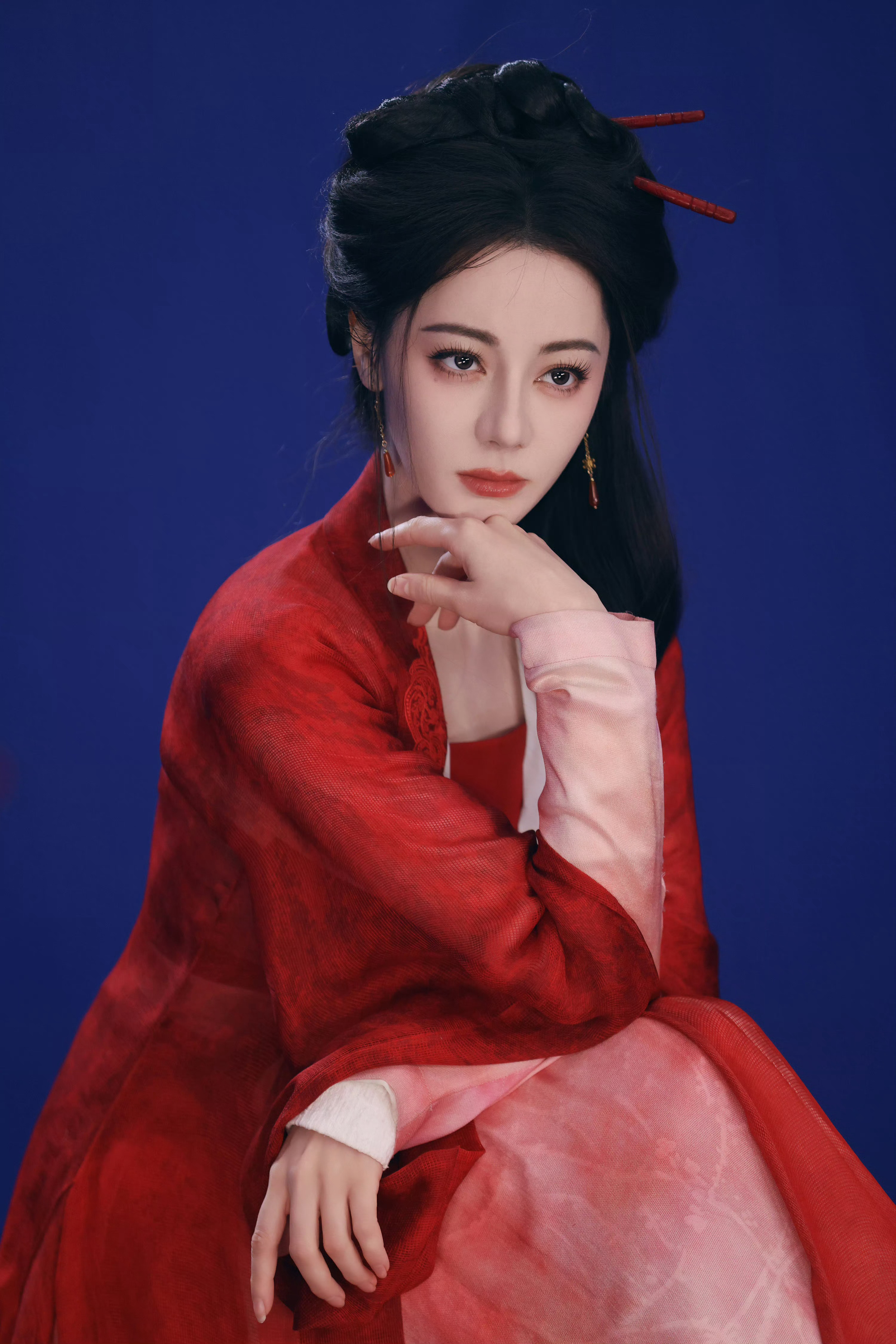 迪丽热巴[超话]迪丽热巴益起来 dlrb每日一善少年时要恢宏气度，青年时肯吃苦耐
