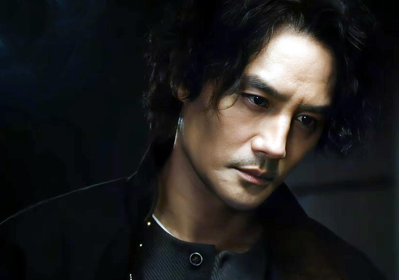 《交锋》：马憩成了情报贩子？感觉剧情越来越离谱了！

马憩从国安局辞职肯定是他计