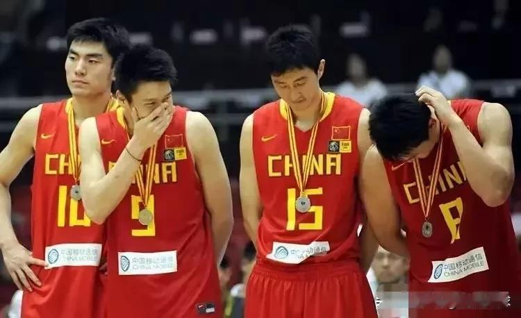 中国男篮1分惜败澳大利亚男篮，看过程中国男篮二队打的想当精彩，每个球员都是拼命三