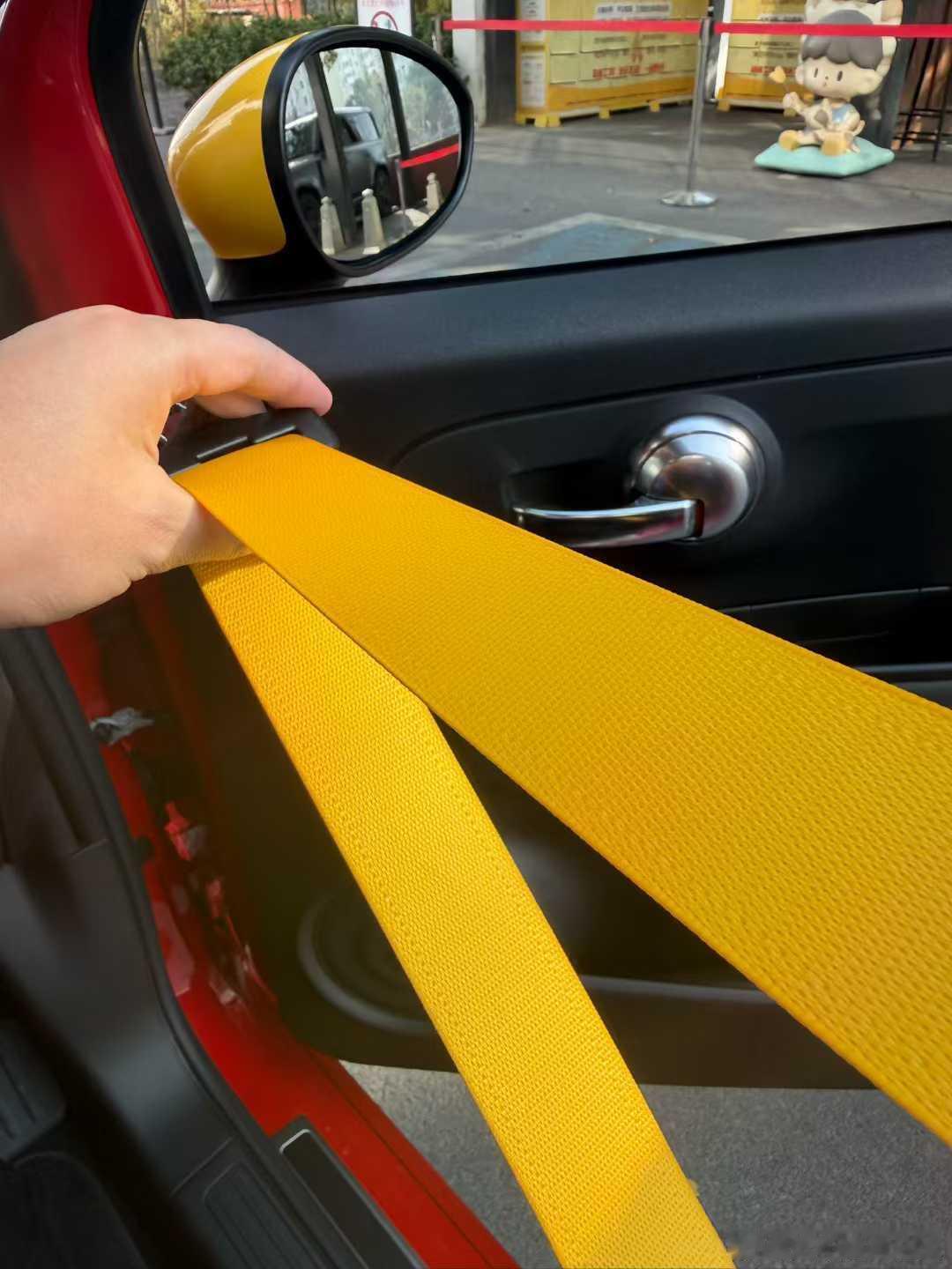 23年阿巴斯竞技版 软顶敞篷695c，4400公里，自动挡 选配：碳纤维真皮方向