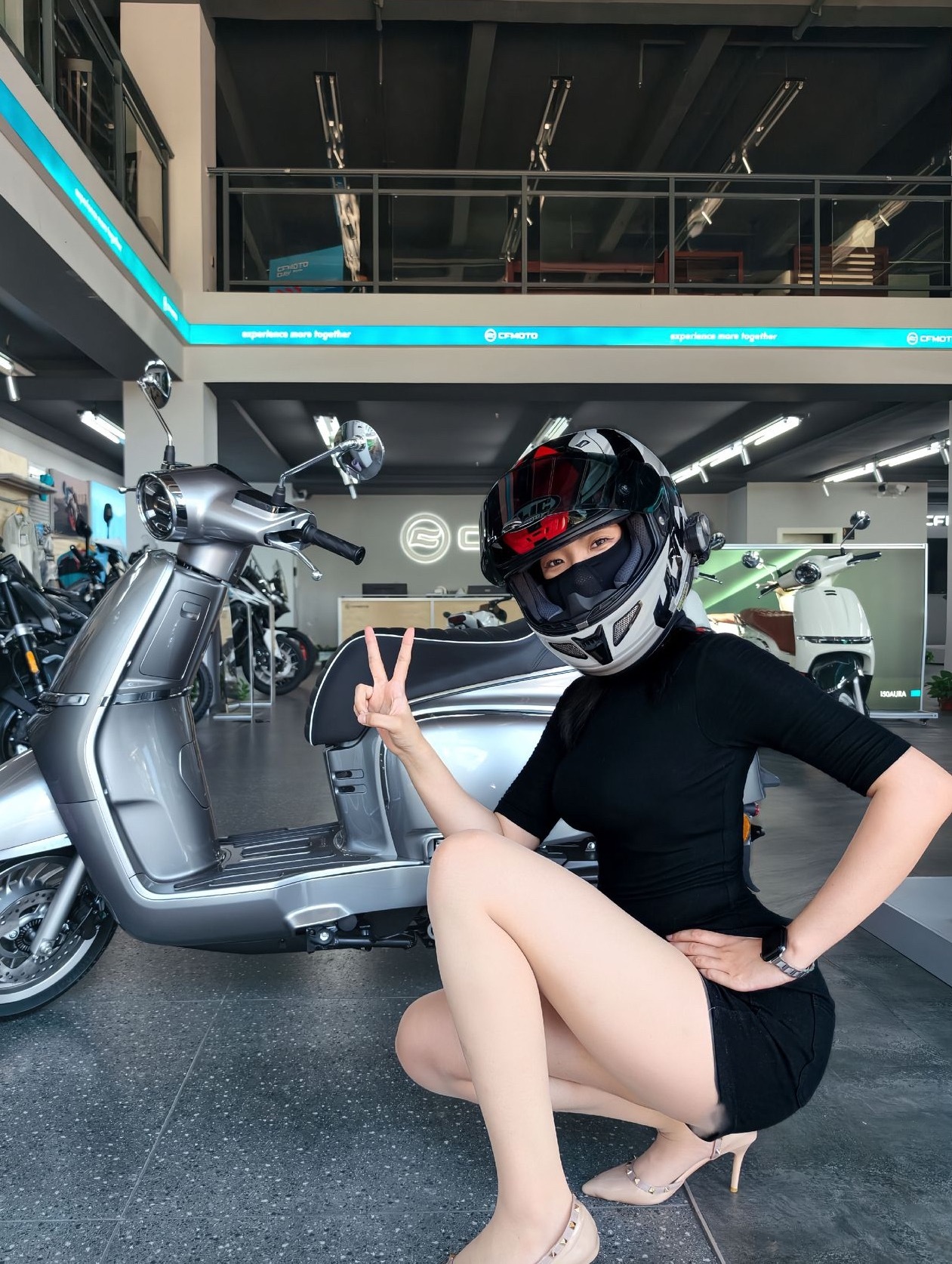 骑上心爱的小摩托 