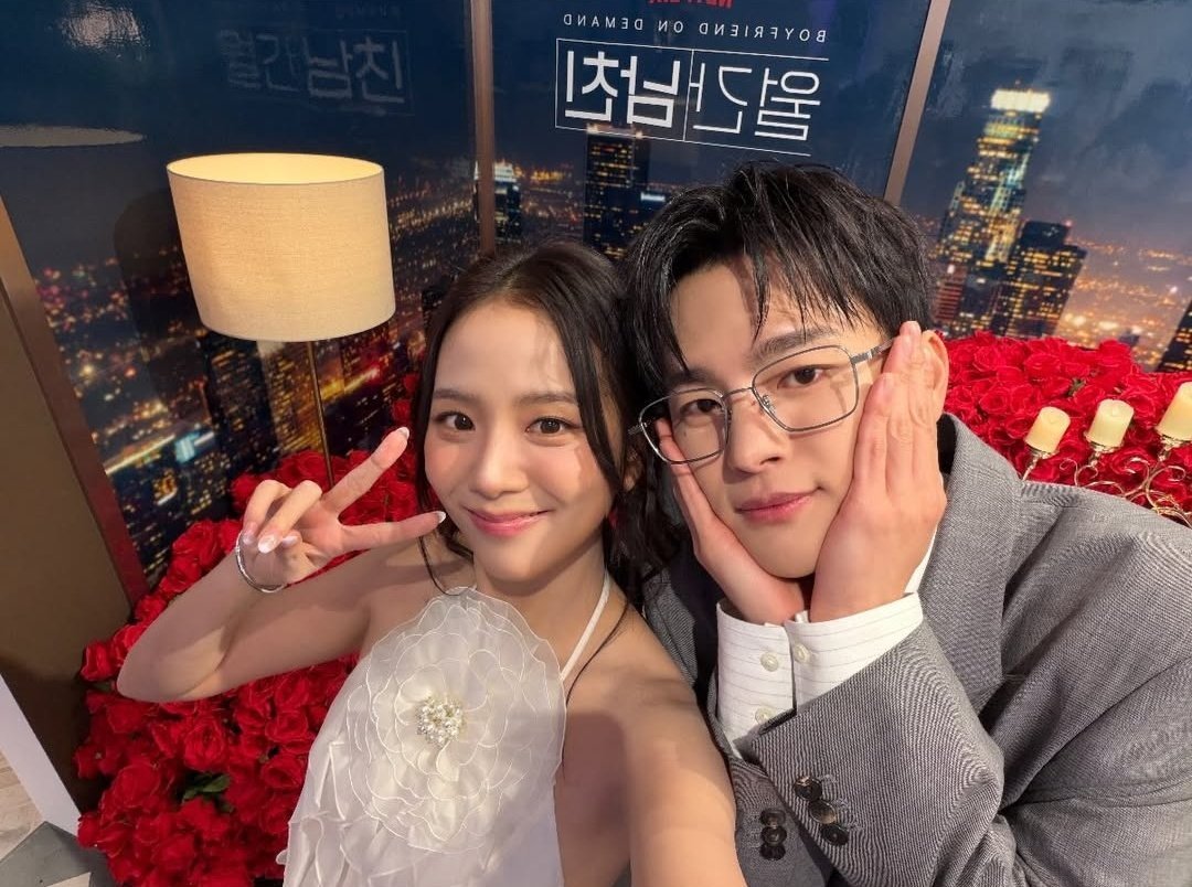 徐仁国在接受韩国版《ELLE》杂志采访时称赞了JISOO：“我还能说什么呢？她是